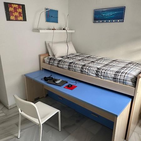 El Cortijuelo. Magnificent Triplex Terraced House With Rooftop Of 18M2, Overlooking The Sea. Parking Torremolinos Esterno foto