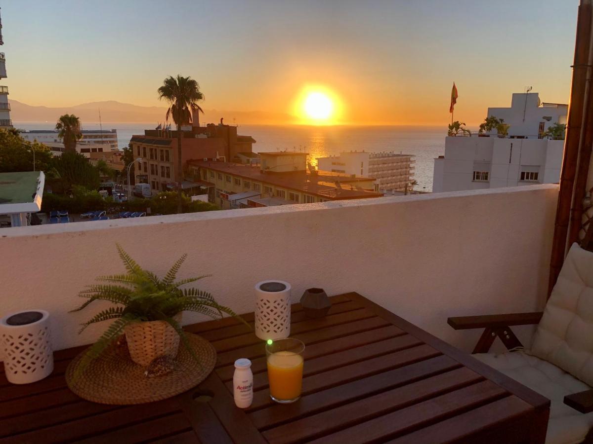 El Cortijuelo. Magnificent Triplex Terraced House With Rooftop Of 18M2, Overlooking The Sea. Parking Torremolinos Esterno foto