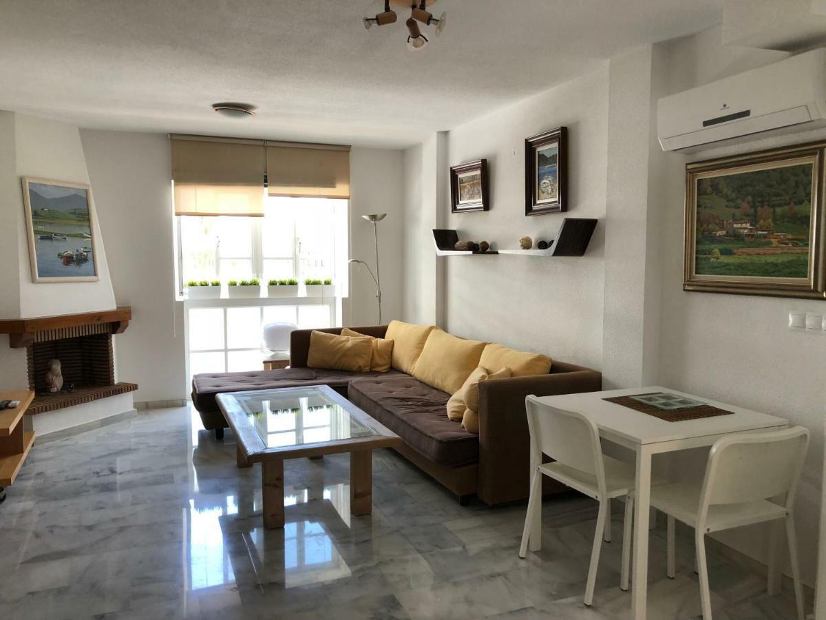 El Cortijuelo. Magnificent Triplex Terraced House With Rooftop Of 18M2, Overlooking The Sea. Parking Torremolinos Esterno foto