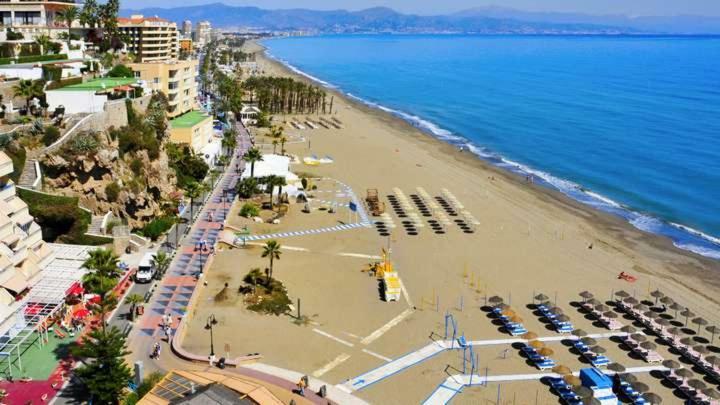 El Cortijuelo. Magnificent Triplex Terraced House With Rooftop Of 18M2, Overlooking The Sea. Parking Torremolinos Esterno foto